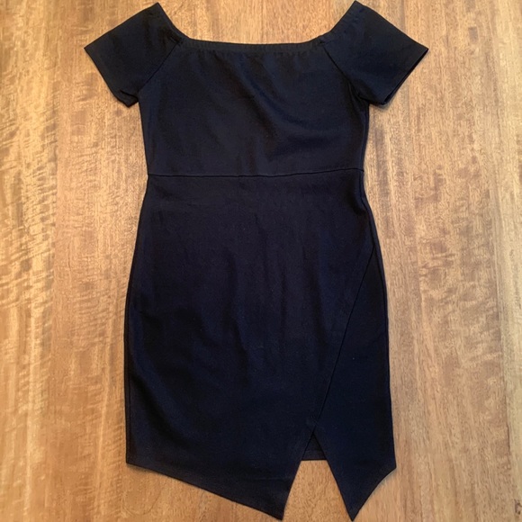 Forever 21 Dresses & Skirts - Comfy and sexy Little black dress size Medium.